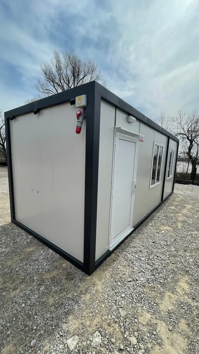 102.Standard Container mit WC